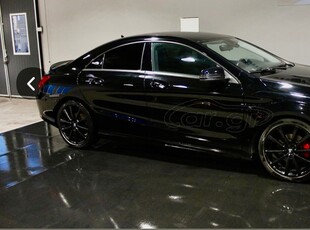 Mercedes-Benz CLA 200 '15 total black