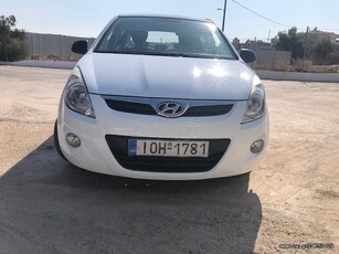 HYUNDAI i20 2013