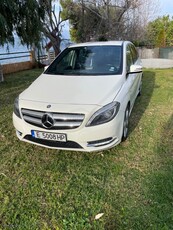 Mercedes-Benz B 180 '12