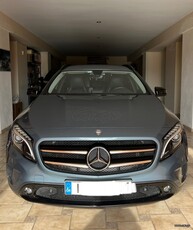 Mercedes-Benz GLA 200 '15 URBAN 7G-DCT