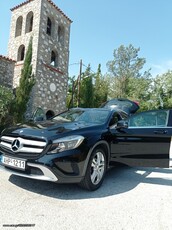 Mercedes-Benz GLA 180 '15 Panorama