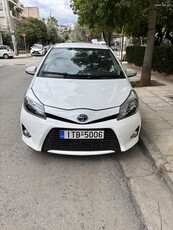 Toyota Yaris '13 hybrid automatic