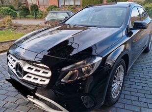 Mercedes-Benz GLA 180 '19 Urban Panorama Full Extra