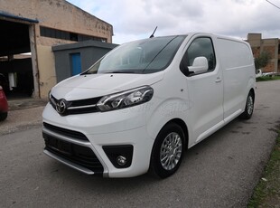 Toyota Proace '17 worker-long