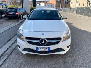 Mercedes-Benz CLA 180 '15 Mercedes-Benz CLA 180d Sport