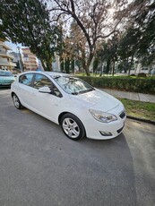 Opel Astra '11 Turbo