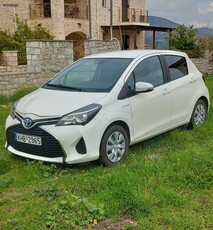 Toyota Yaris '17 HYBRID AUTOMATIC top