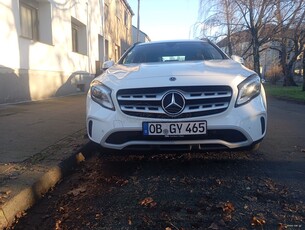 Mercedes-Benz GLA 200 '19