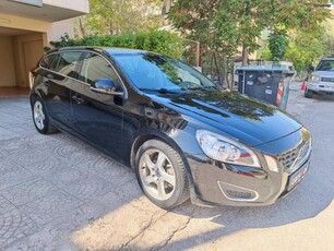 VOLVO V60 T3 , Momentum Ελληνικό 2011