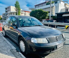 VW PASSAT 1,6 2000