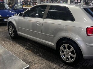 Audi A3 '05 SPORTBACK 1.6 FSI AMBITION