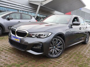 BMW 330 2.0 (2021)