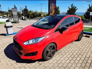 Ford Fiesta '16 Red Black