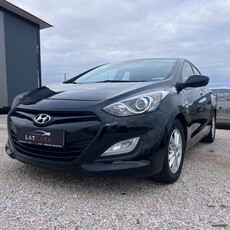 Hyundai i 30 '13 1.3 cc, book service !!