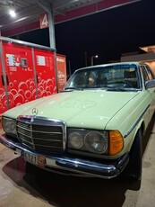 Mercedes-Benz 230 '77