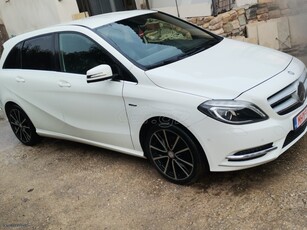 Mercedes-Benz B 180 '12