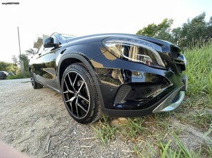 Mercedes-Benz GLA 180 '15 Urban 7G-DCT