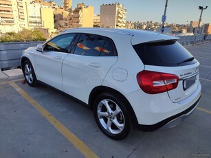 Mercedes-Benz GLA 180 '17 d Urban 7G-DCT