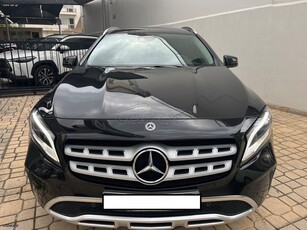 Mercedes-Benz GLA 180 '18 URBAN 7G-DCT-F1