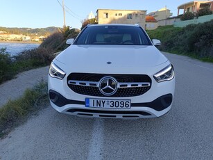 Mercedes-Benz GLA 200 '22