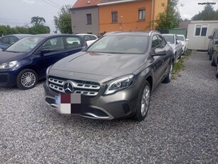 Mercedes-Benz GLA 220 '18 GLA 200