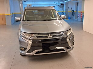 Mitsubishi Outlander '16 PHEV