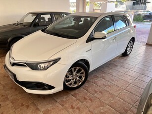 Toyota Auris '16 Hybrid