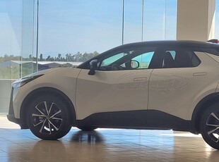 Toyota C-HR '25 CLUB BITONE. **ΕΤΟΙΜΟΠΑΡΑΔΟΤΟ**