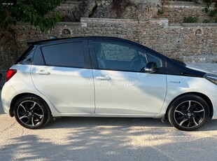 Toyota Yaris '17 Hybrid