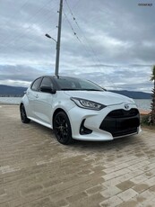 Toyota Yaris '22 Chic-Bitone