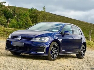 Volkswagen Golf '16 GTE