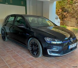 Volkswagen Golf '17 GTE