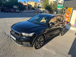 Volvo XC40 '21 T3 MOMENTUM