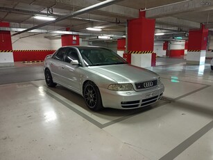 Audi A4 '00 Quattro full look S4