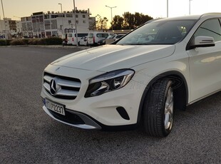 Mercedes-Benz GLA 180 '17 GLA 180d