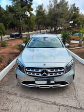 Mercedes-Benz GLA 180 '18 GLA 180d