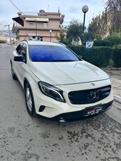 Mercedes-Benz GLA 200 '15 4 MATIC