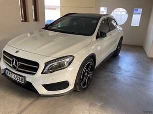 Mercedes-Benz GLA 220 '15 4MATIC