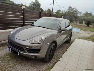 Porsche Cayenne '11 Hybrid Panorama