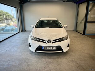 Toyota Auris '15 LIVE