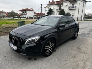 Mercedes-Benz GLA 200 '15 URBAN 7G-DCT