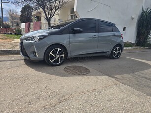 Toyota Yaris '19 1.5 HYBRID BI-TONE