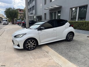 Toyota Yaris '21 1.5 HYBRID BI-TONE