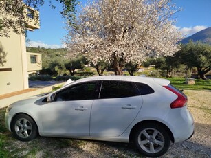 Volvo V40 '15 D2