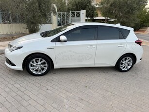 Toyota Auris '16 HYBRID