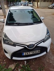 Toyota Yaris '16 HYBRID