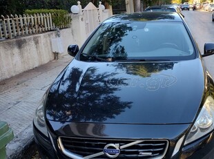 Volvo V60 '11 D3 R Design